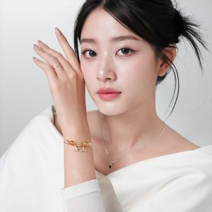 Vòng tay đá An gem đá năng lượng trắng mix vàng kèm charm phụ kiện phong thuỷ đeo tay