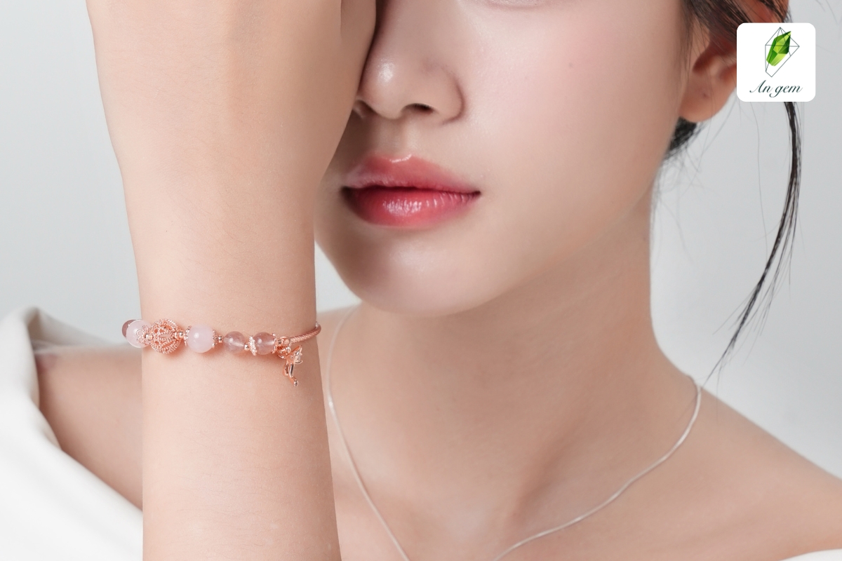 Mệnh Thổ đeo vòng ngọc màu gì? Bí quyết chọn vòng ngọc chuẩn cho mệnh Thổ 