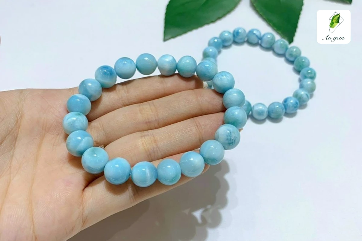 Top 10+ mẫu vòng đá phong thủy mệnh Thủy cho nữ đáng mua