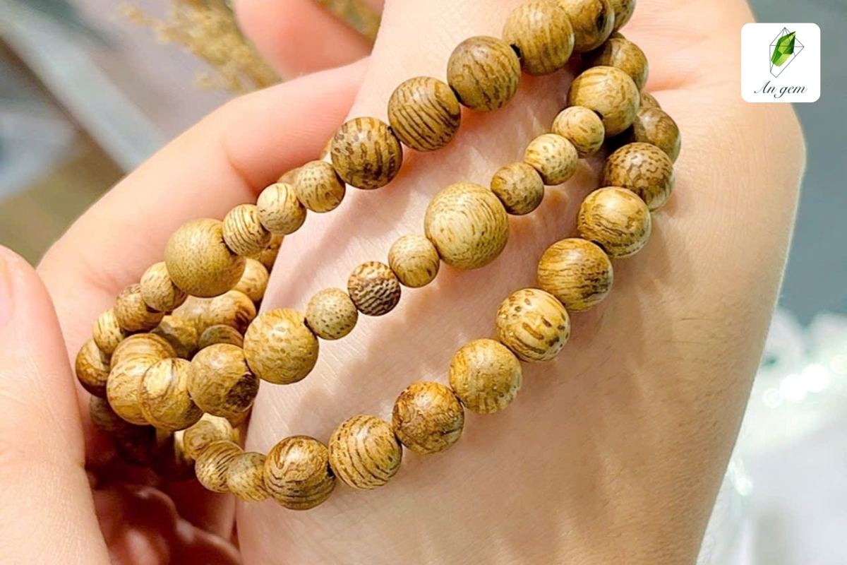 Top 5 vòng gỗ phong thủy mệnh Hỏa thu hút tài lộc, vượng khí