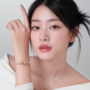 Vòng tay đá mix charm An Gem trắng mix xà cừ full charm