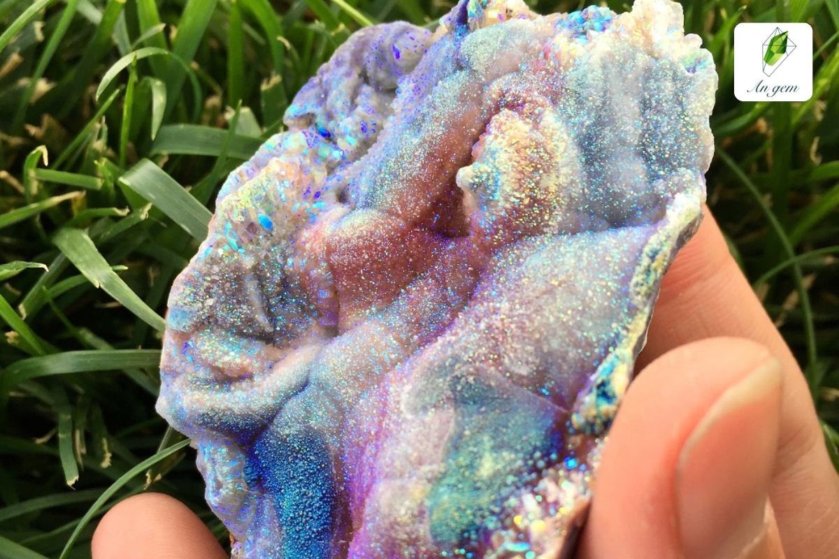 Đá Chalcedony là gì? Ý nghĩa và công dụng đặc biệt trong phong thủy