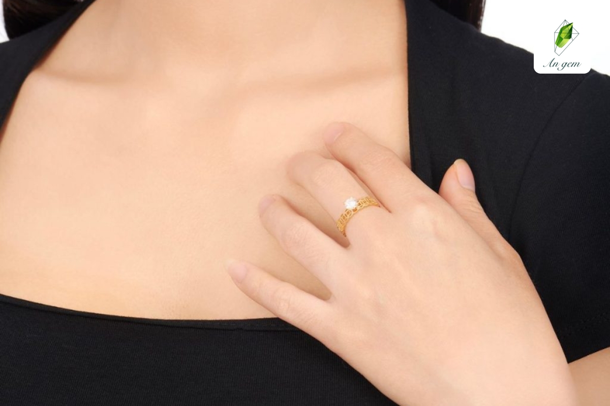 Mệnh Hỏa đeo nhẫn kim tiền ngón nào để mang lại may mắn
