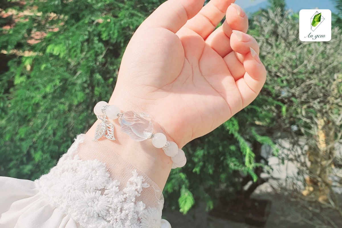 Vòng tay thạch anh trắng - Công dụng và ý nghĩa phong thủy