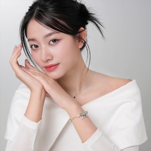 Vòng tay An gem đá tự nhiên dâu tây xanh mix mã não trắng