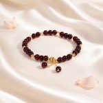 Vòng tay phong thuỷ đá Garnet mix cườm treo An Gem